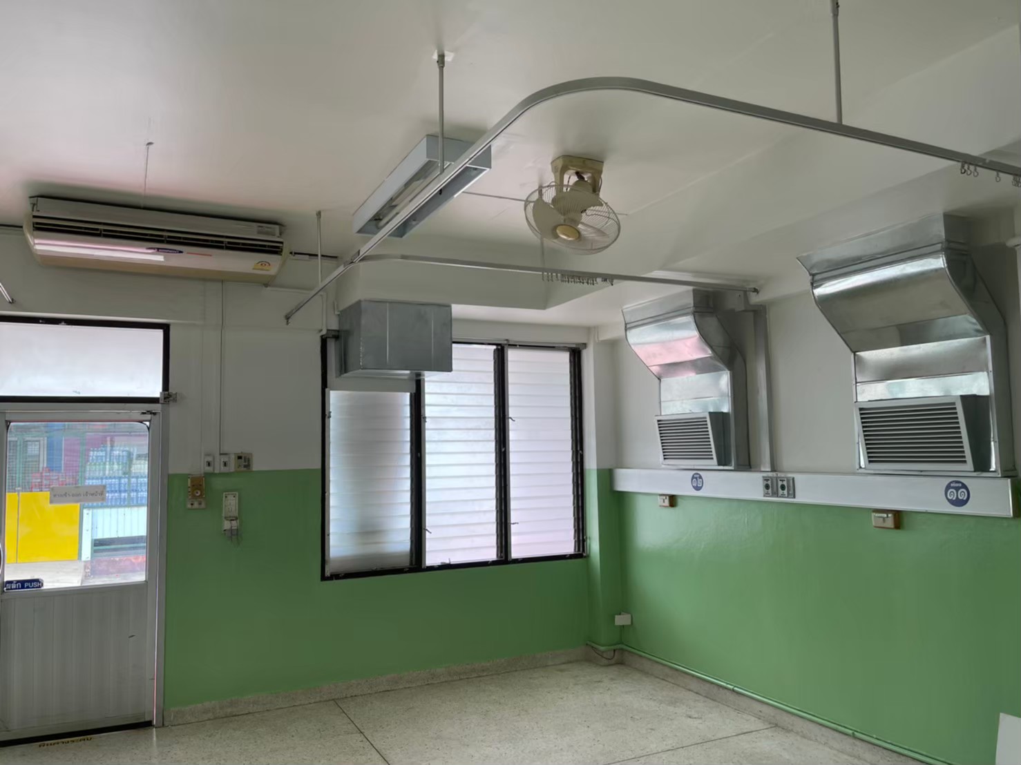 public/img/reference/HVAC System/LINE_ALBUM_รพ อู่ทอง สัปดาห์ที่4_๒๒๐๗๑๖_24.jpg